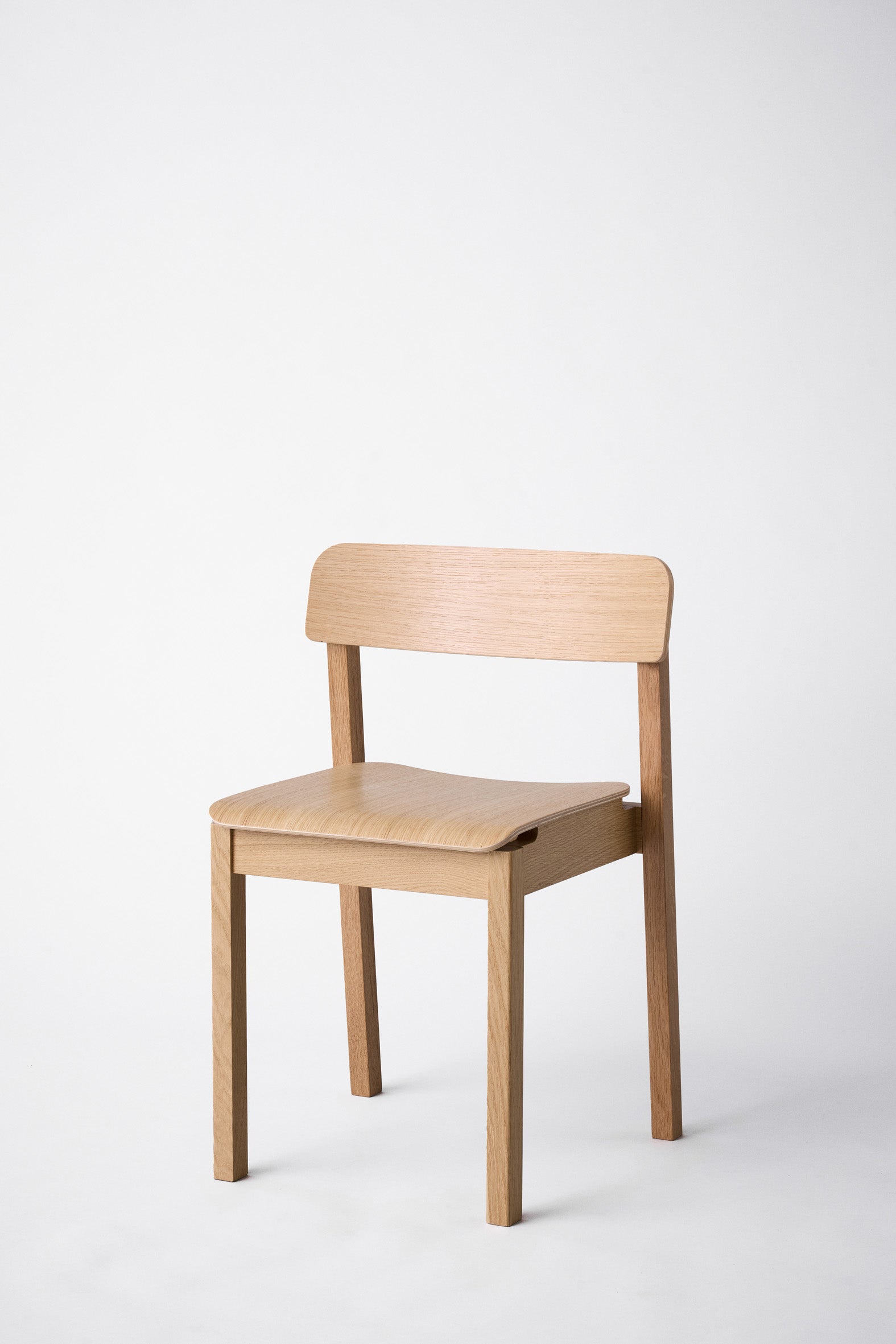 MOEBE - Everyday Chair - Lacquered oak