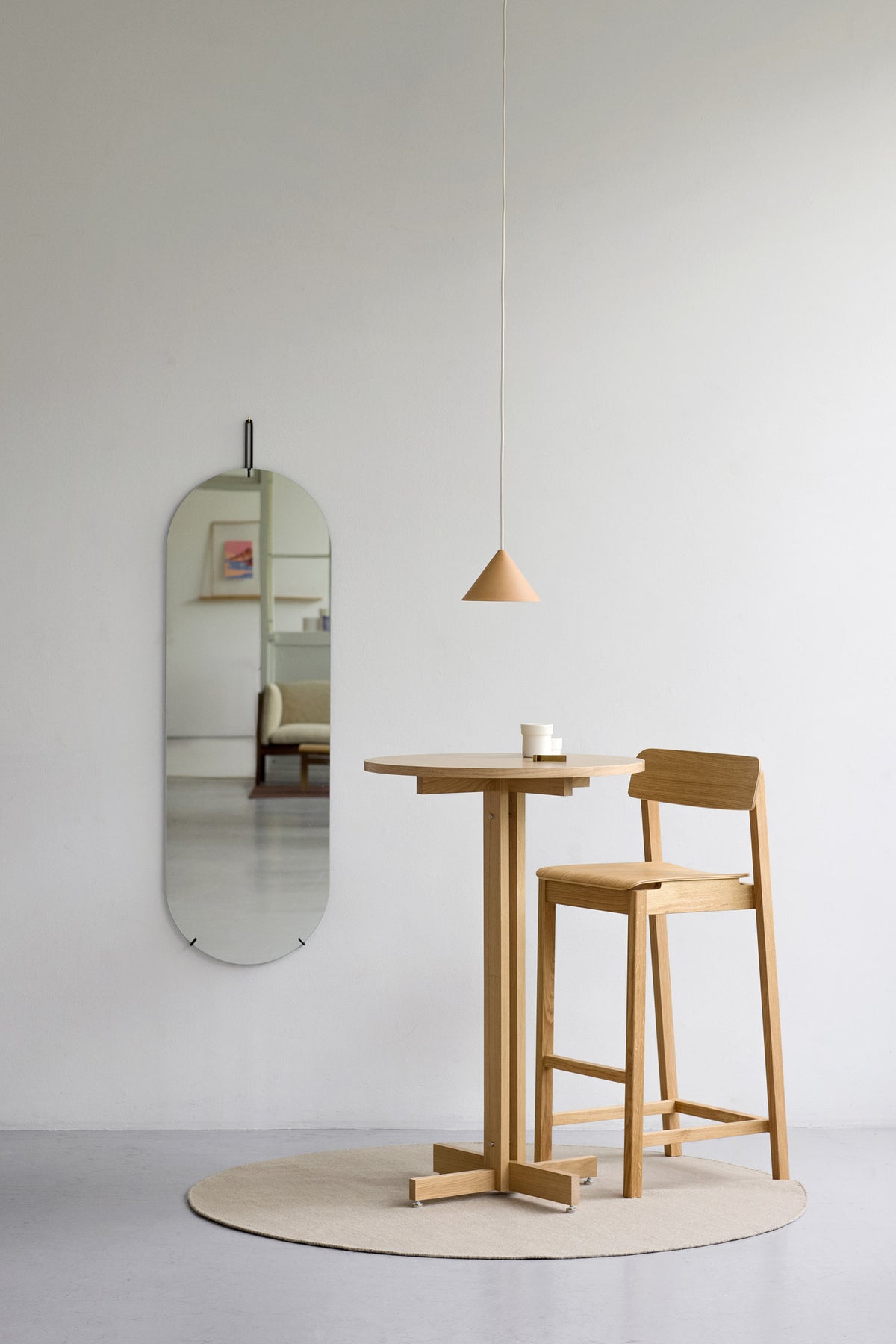 MOEBE - KUMU Bar Table – Round -