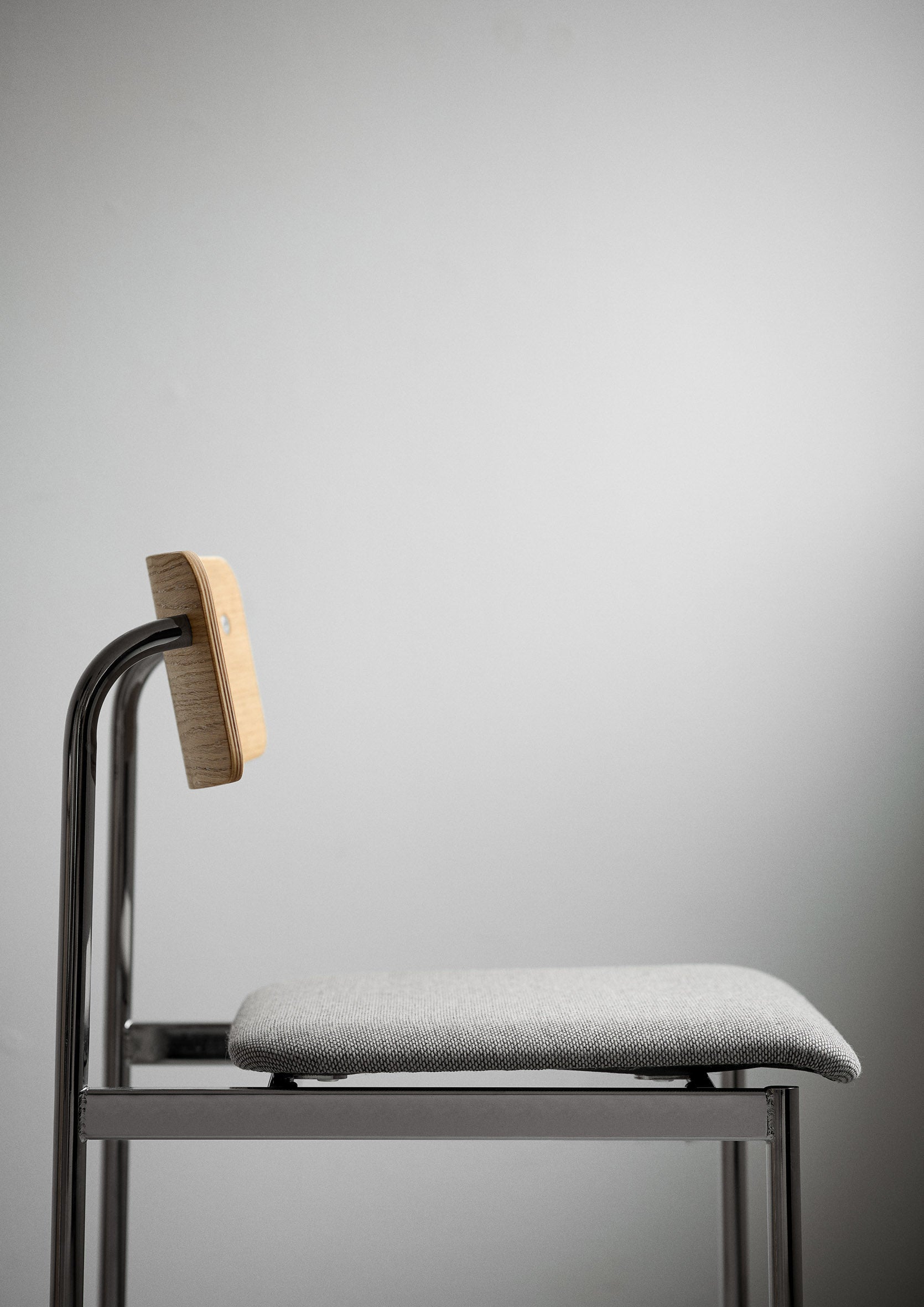 MOEBE - Offset Chair -