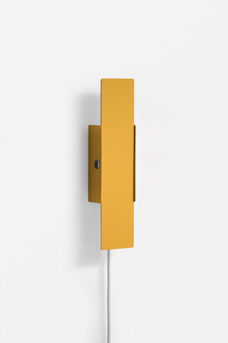 Pivoting Wall Lamp