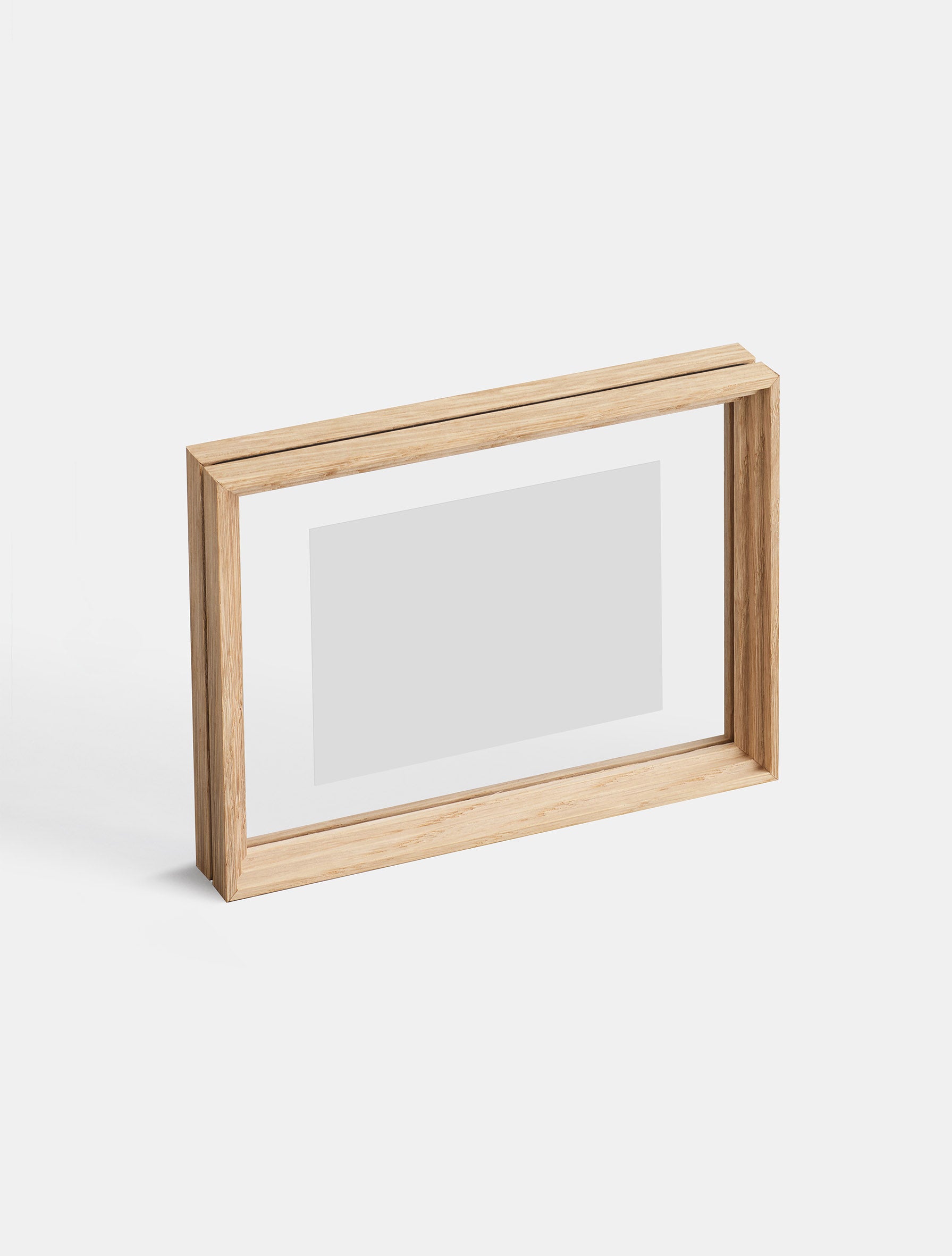 Standing Frame │ Designed by MOEBE – moebe.dk
