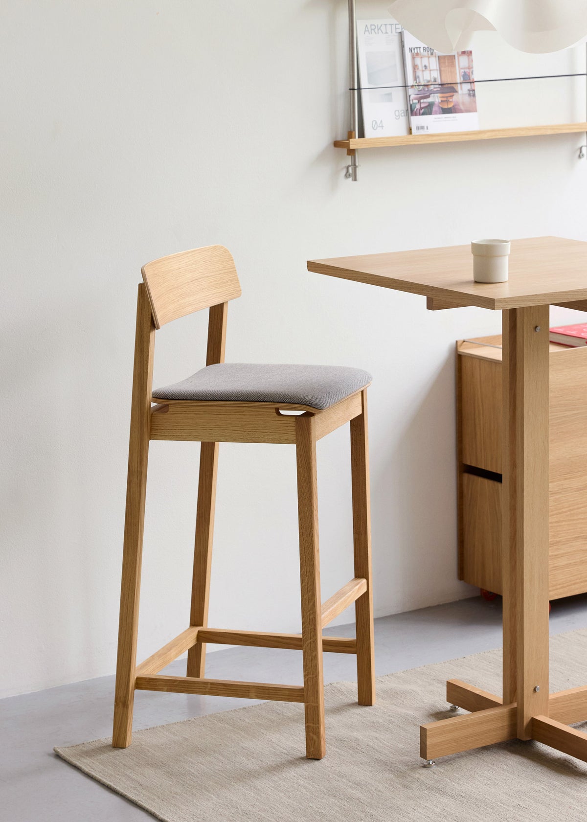 MOEBE - Everyday Bar Chair -
