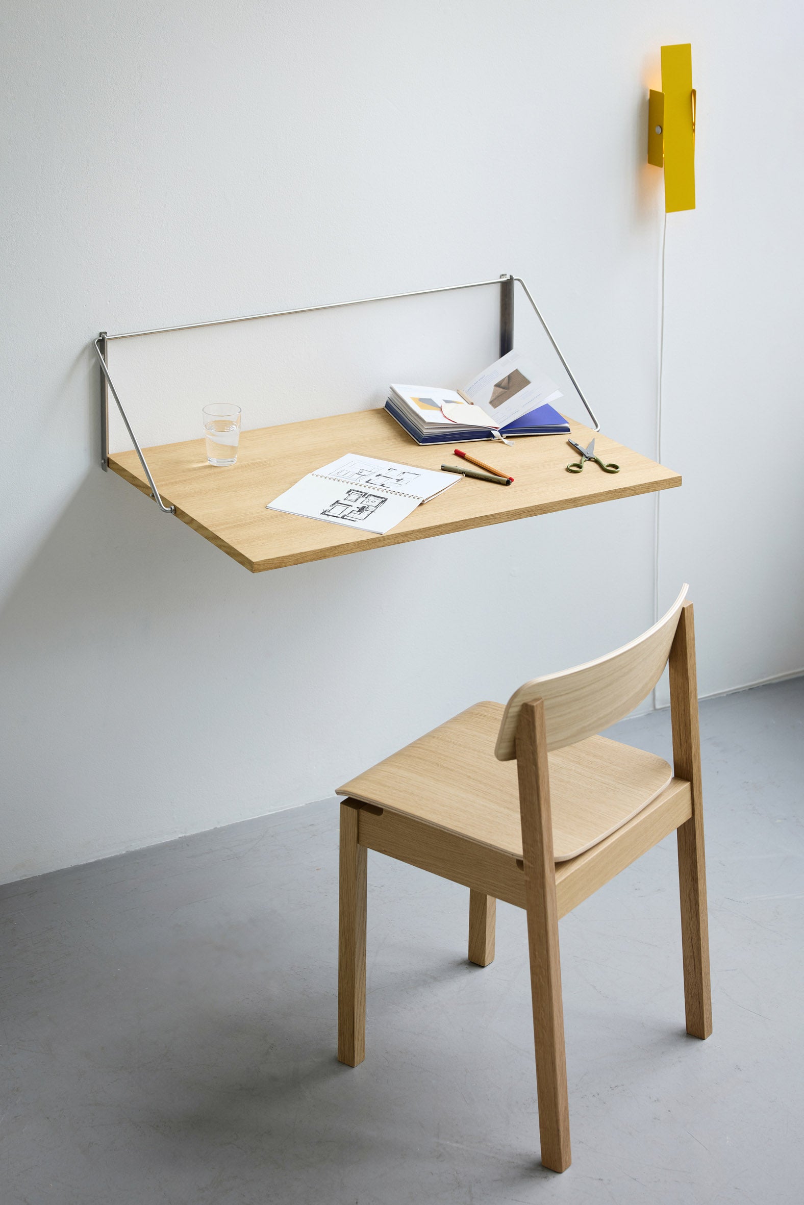 MOEBE - Fold-out Desk -
