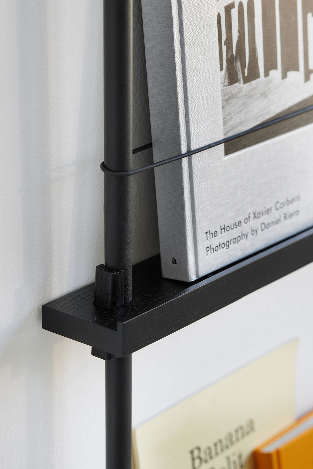 MOEBE - Magazine Shelving – Signifly -