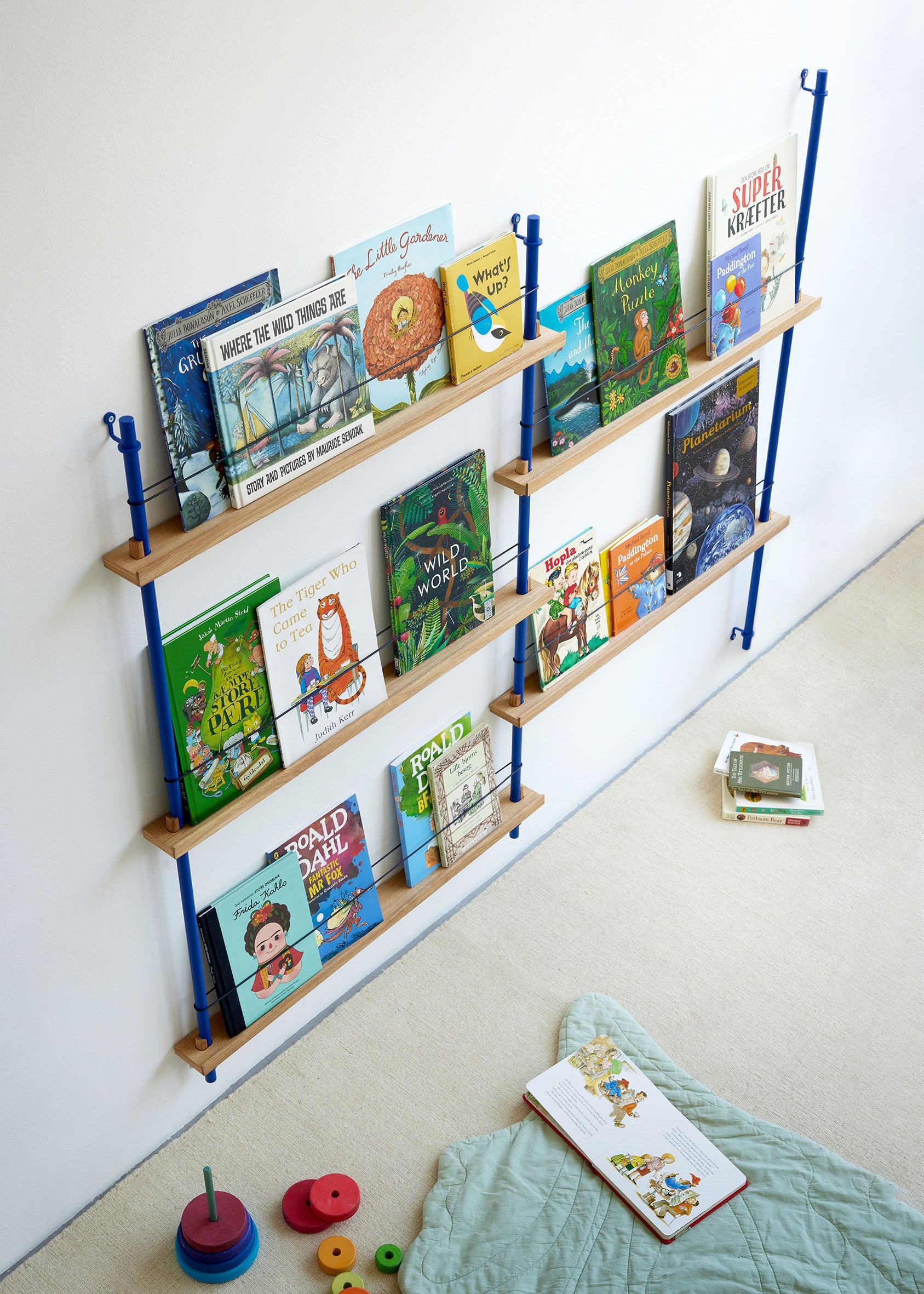 Magazine Shelving – Signifly