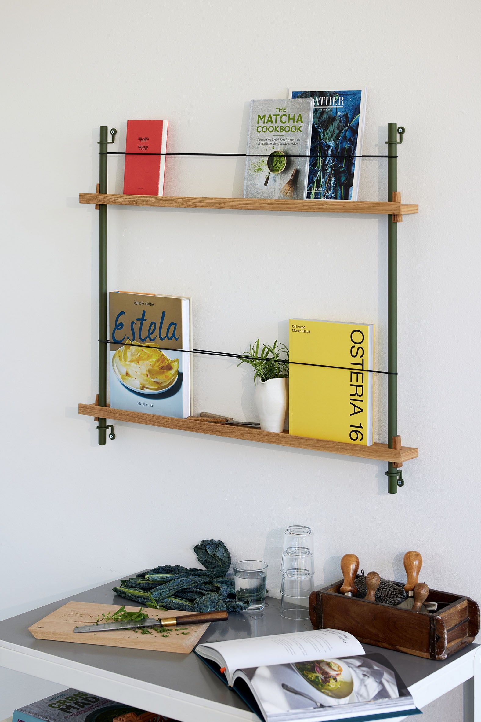 Magazine Shelving – Signifly