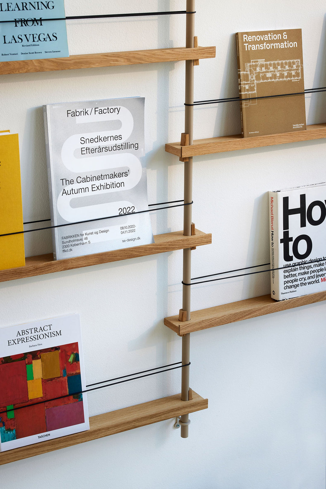 MOEBE - Magazine Shelving – Signifly -