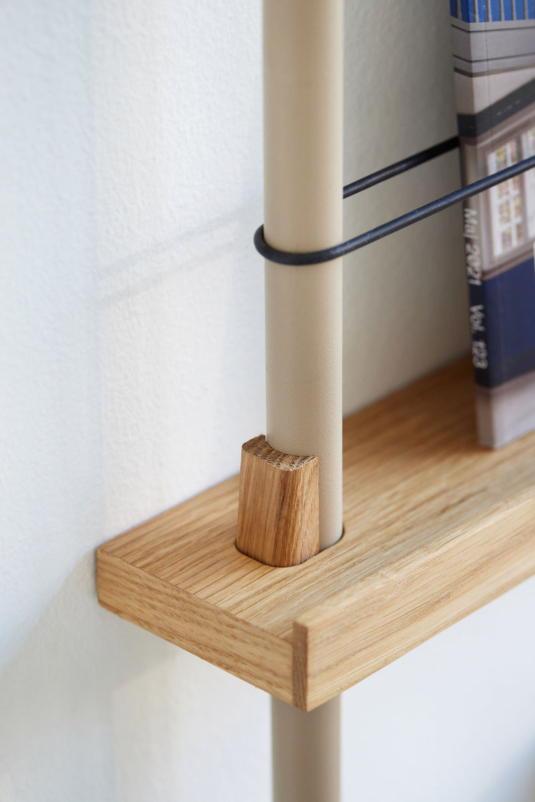 MOEBE - Magazine Shelving – Signifly -