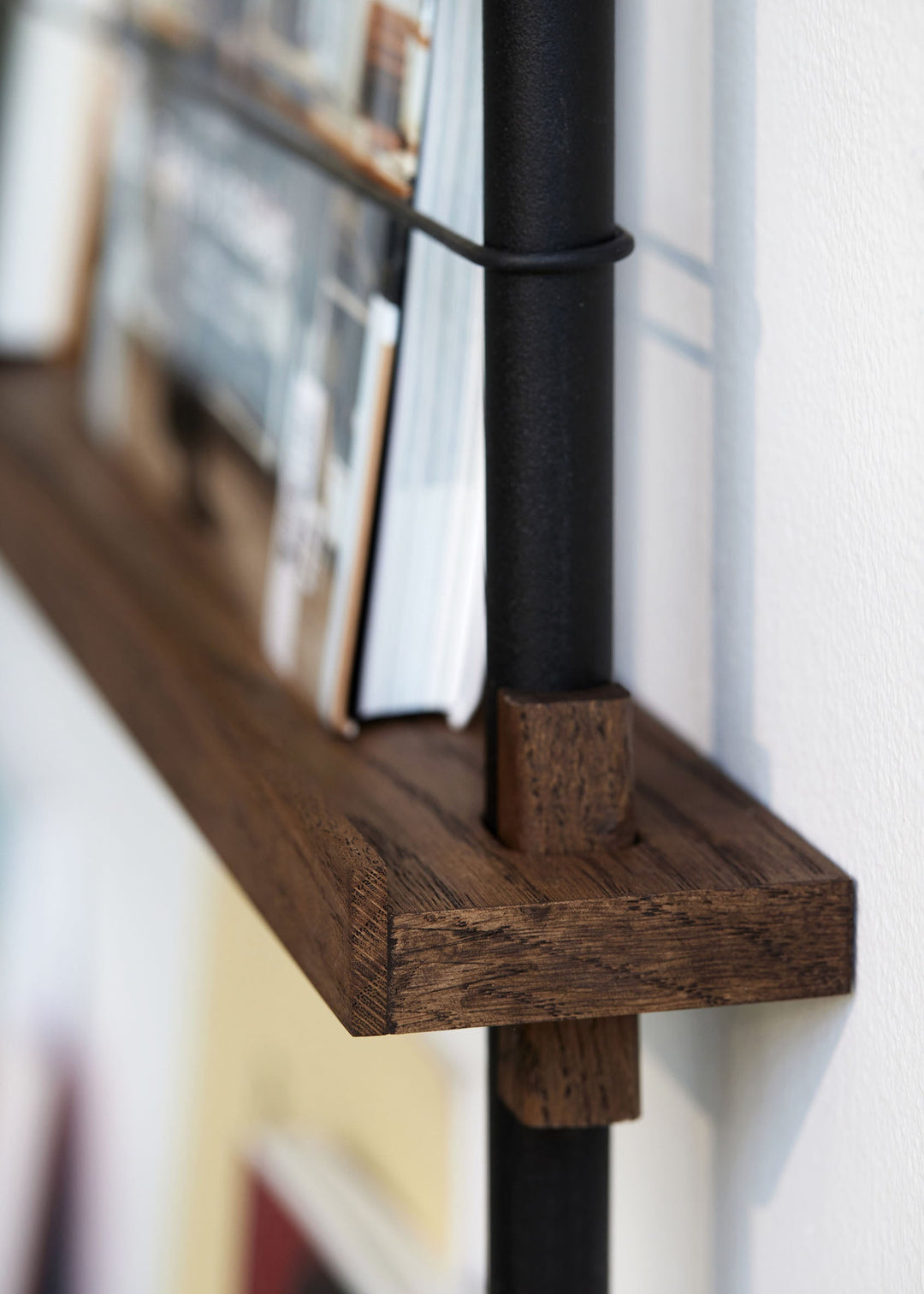 MOEBE - Magazine Shelving – Signifly -