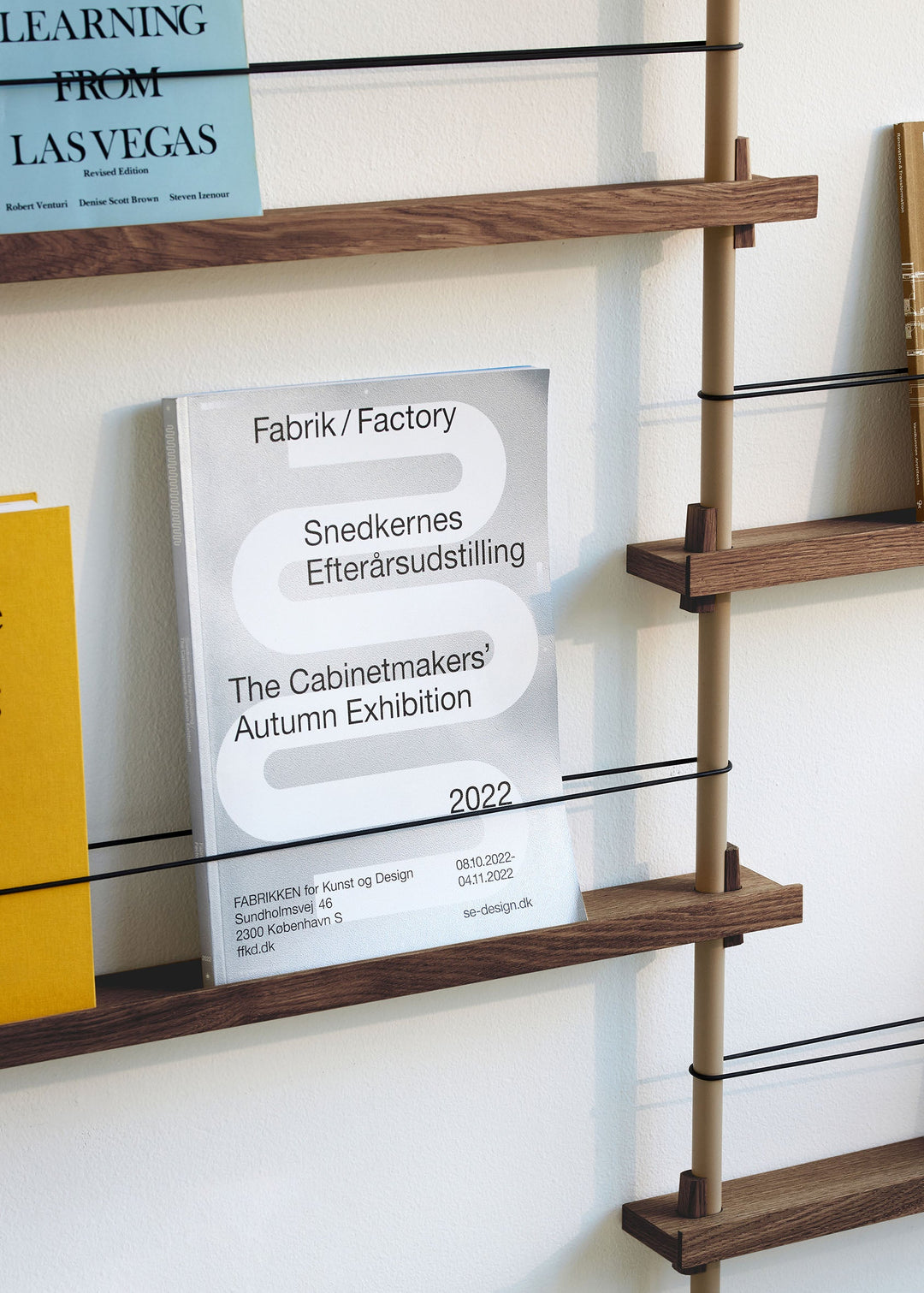 MOEBE - Magazine Shelving – Signifly -