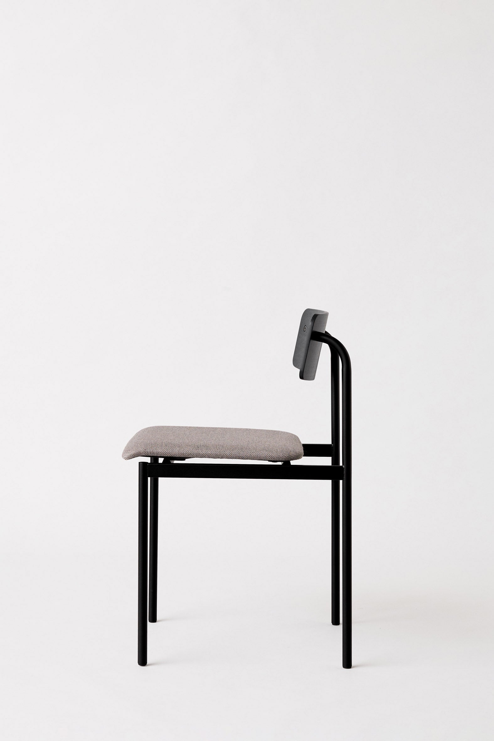 MOEBE - Offset Chair -
