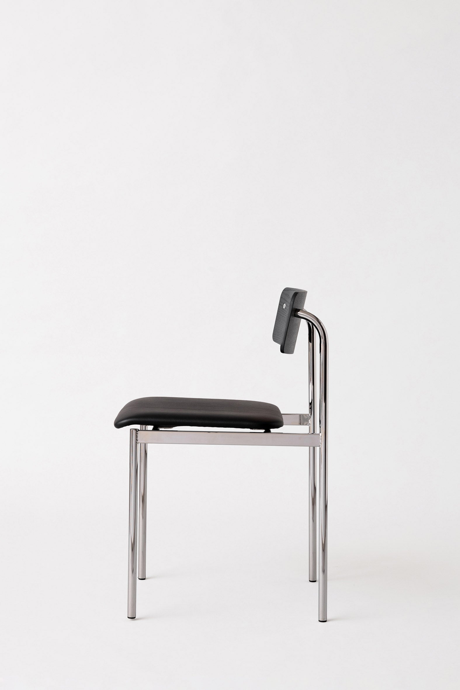 MOEBE - Offset Chair -