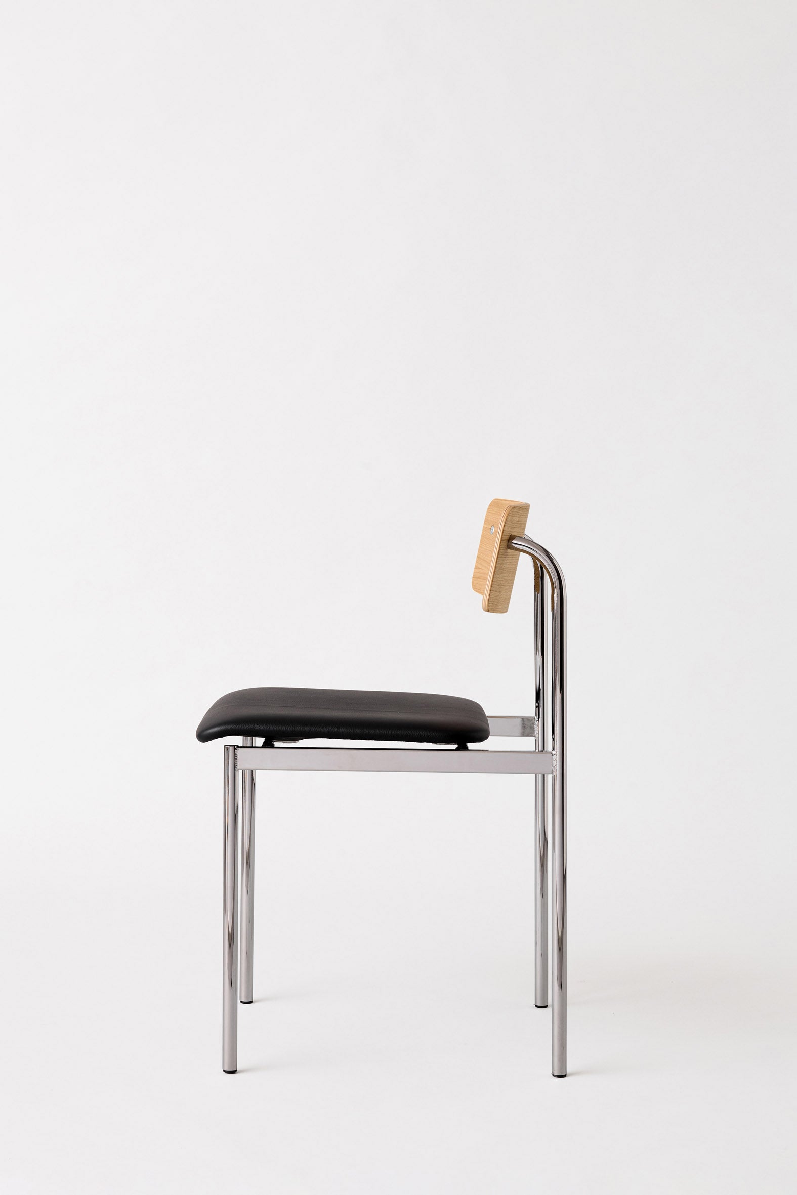 MOEBE - Offset Chair -