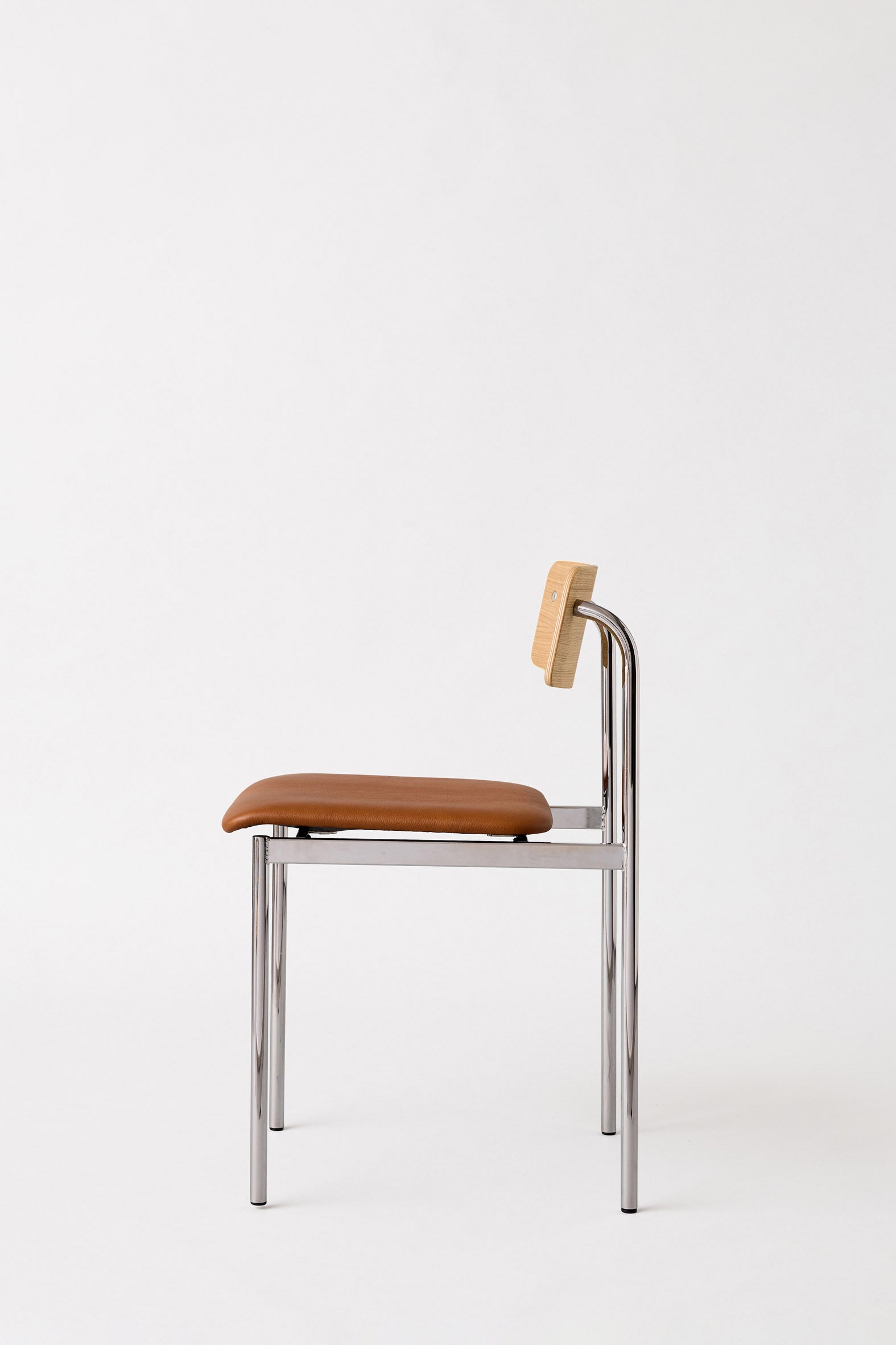 MOEBE - Offset Chair -