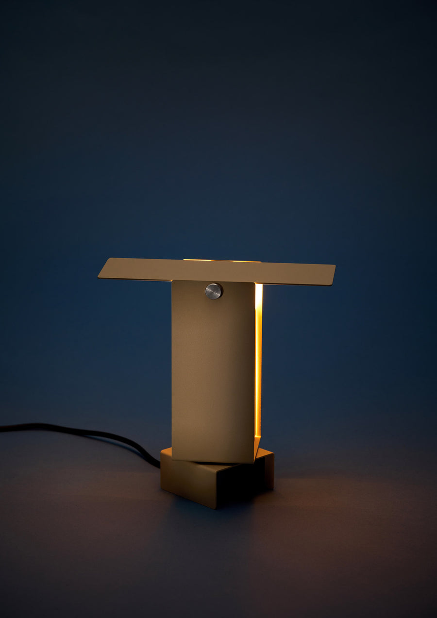 MOEBE - Pivoting Table Lamp -