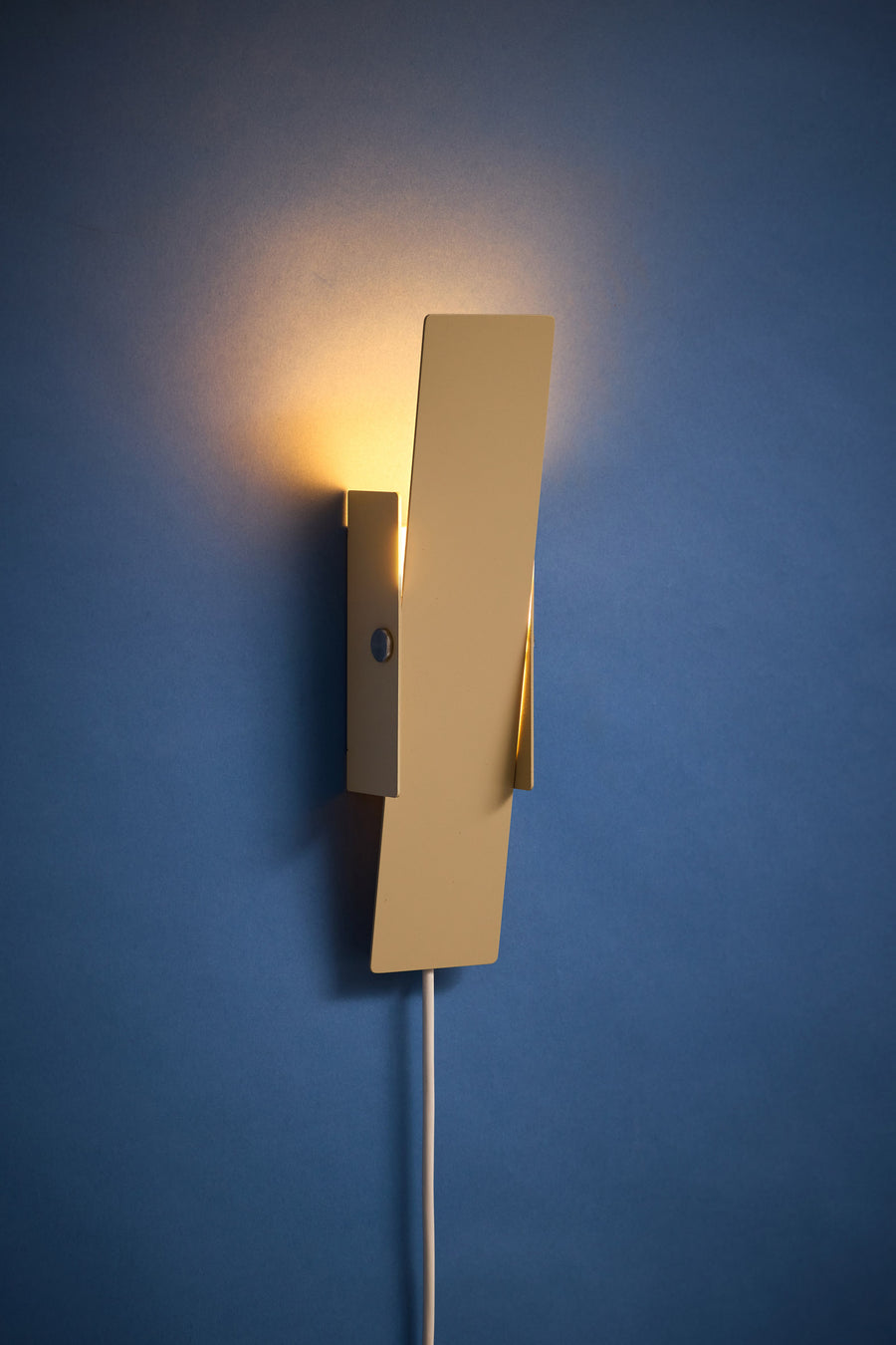 MOEBE - Pivoting Wall Lamp -