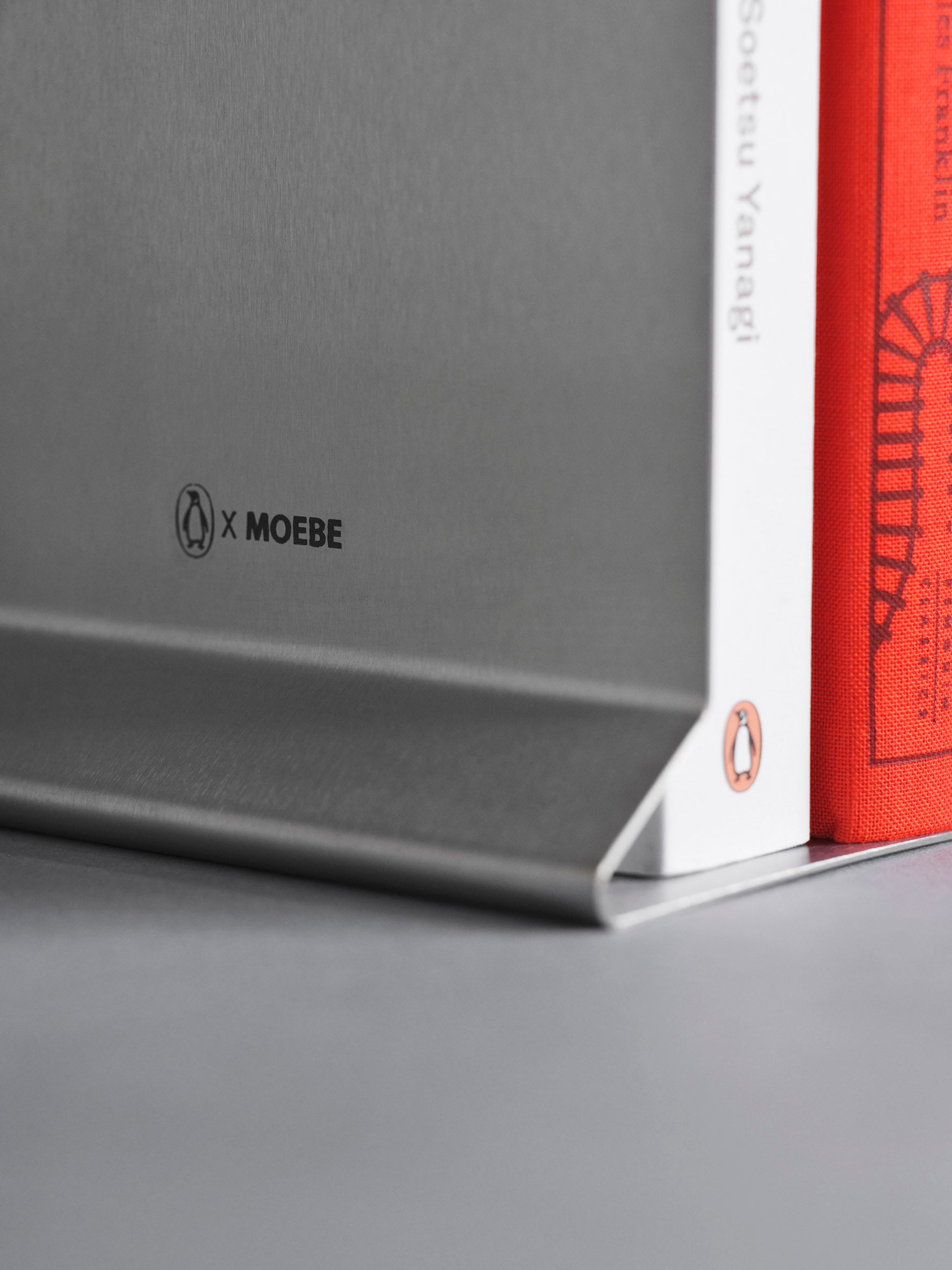 MOEBE - Penguin x MOEBE Book Stand -