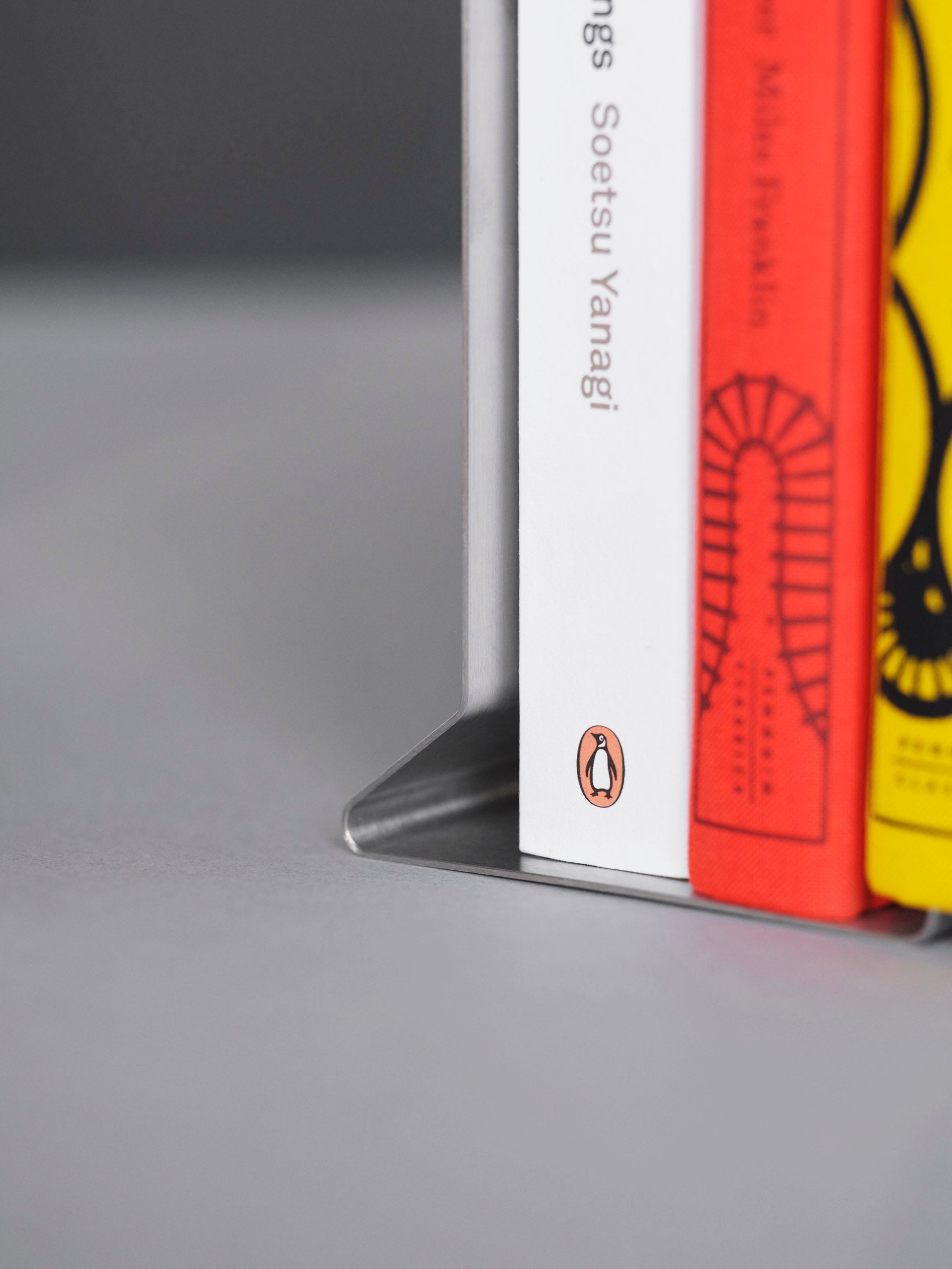 MOEBE - Penguin x MOEBE Book Stand -