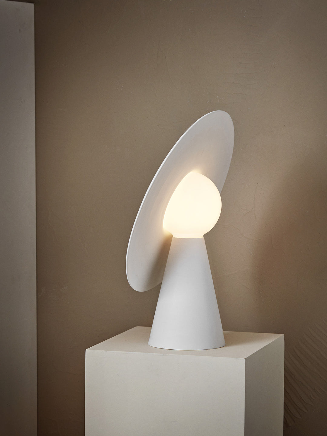 MOEBE - Ceramic Table Lamp -