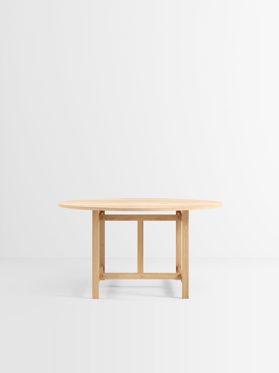 MOEBE - Round Dining Table -